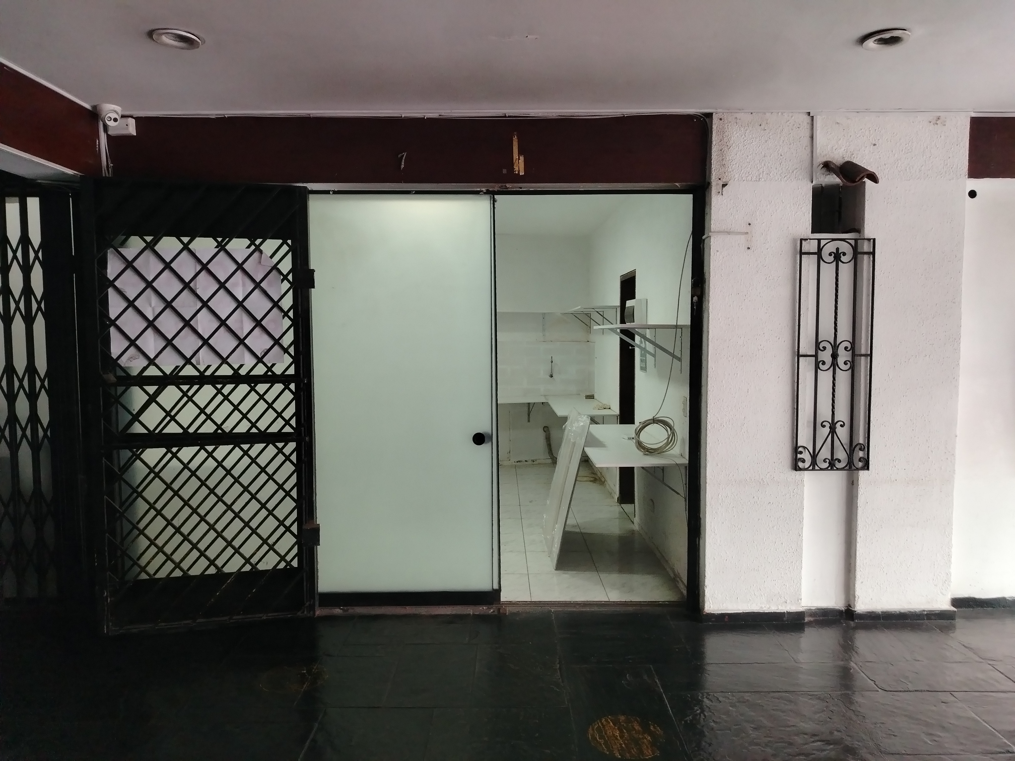 Alquilo local comercial de 22 m² en Miraflores (28 de Julio)